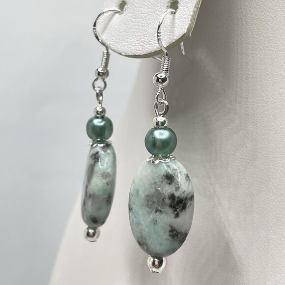 Artisan Kiwi Jasper Stone Oval Cut Seed Bead Silver Plated Dangle Earrings - Picture 3 of 6